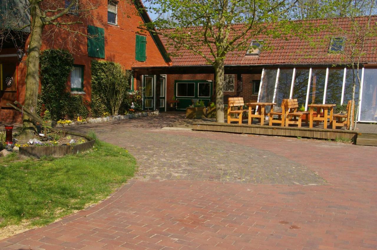 Das Haus Mit Der Roten Telefonzelle Apen Exterior foto
